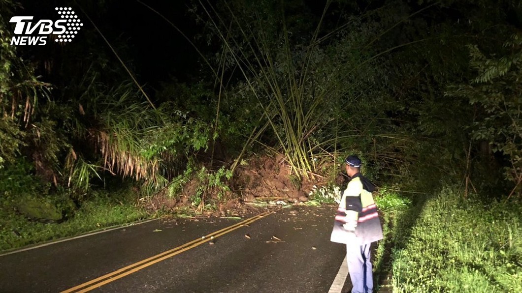 阿里山公路坍方交通中斷 搶通恢復單線
