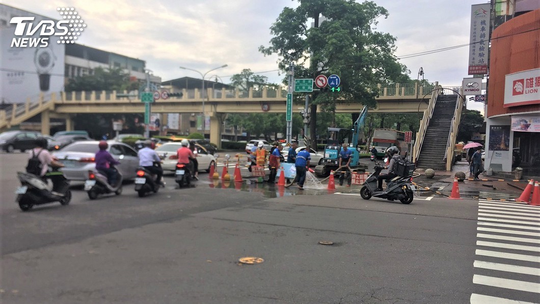 台中市台灣大道水管破裂 搶修完成開放通車