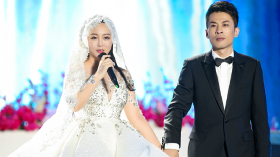 網紅夫妻婚禮請到42位巨星 直播2小時倒賺1.3億