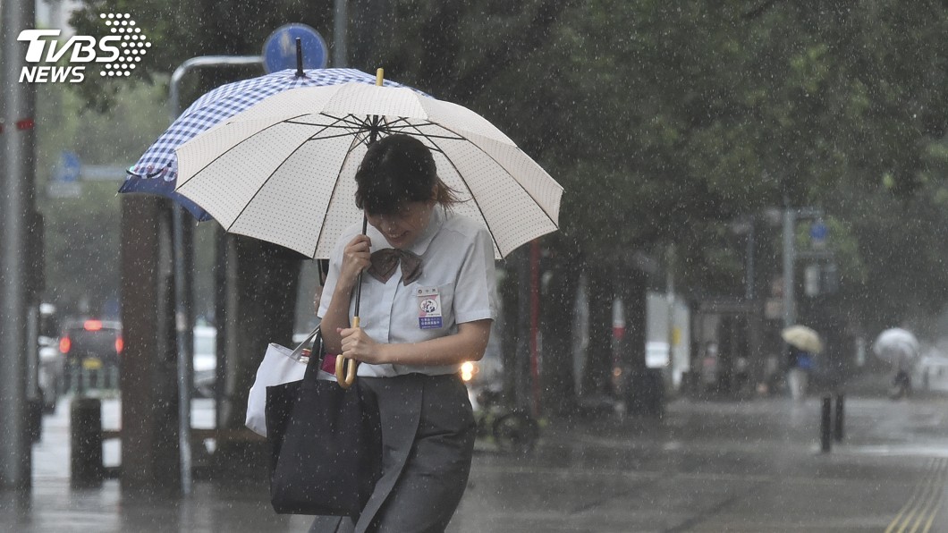 日本本州暴雨 從早下到晚、從西下到東