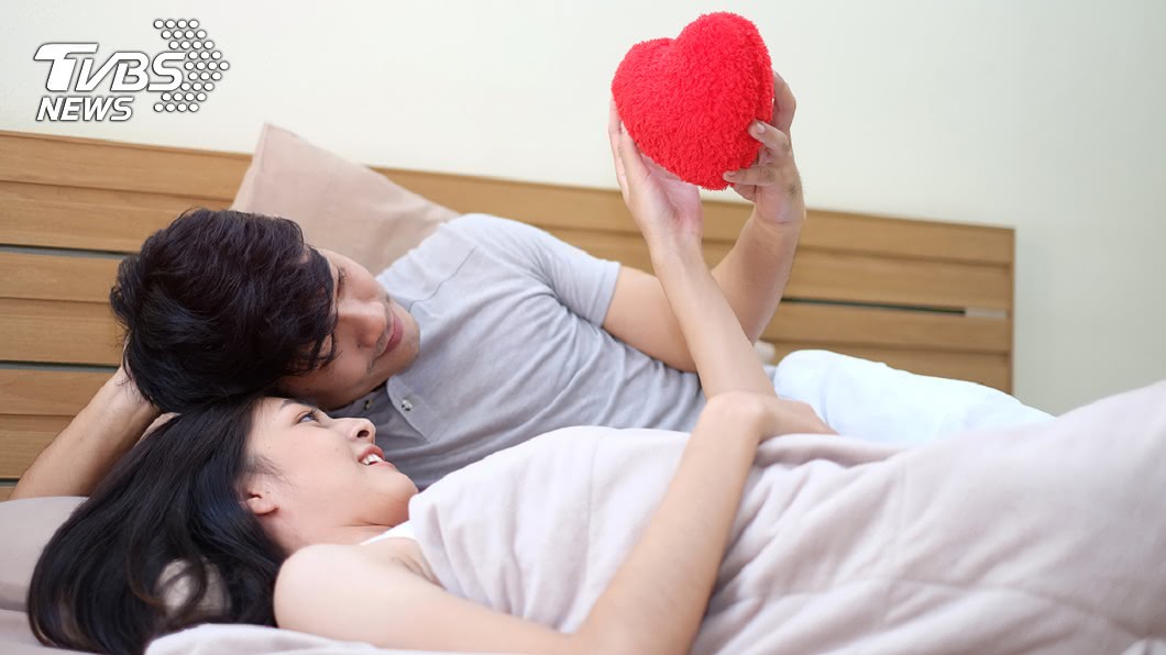 男友開竅買情趣制服…女開心期待 尼姑袈裟配大悲咒傻了