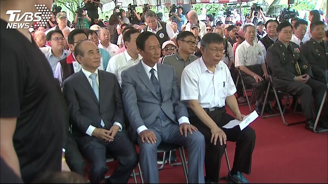 郭柯王首同框 出席八二三活動比鄰而坐