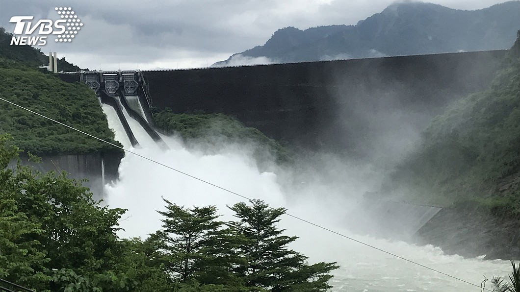 颱風白鹿逼近 台南主要水庫持續放水溢流