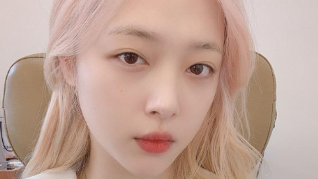 雪莉辣曬性感酥胸　網暴動「大噴鼻血！」