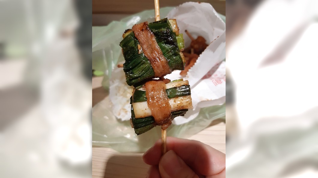 蔥肉串只有一點點肉。圖／翻攝自爆怨公社臉書