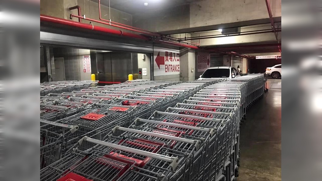 你停我圍!亂停車賣場「出猛招」教訓 網讚:好療癒
