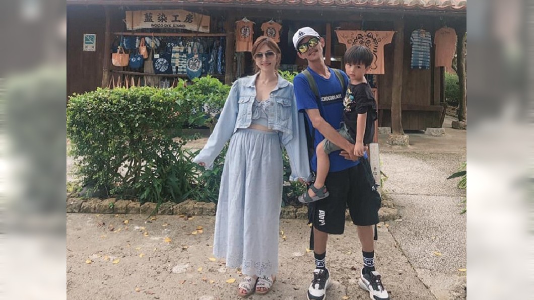 真的原諒!Grace首曬「夫妻同框照」:手裡抓著幸福
