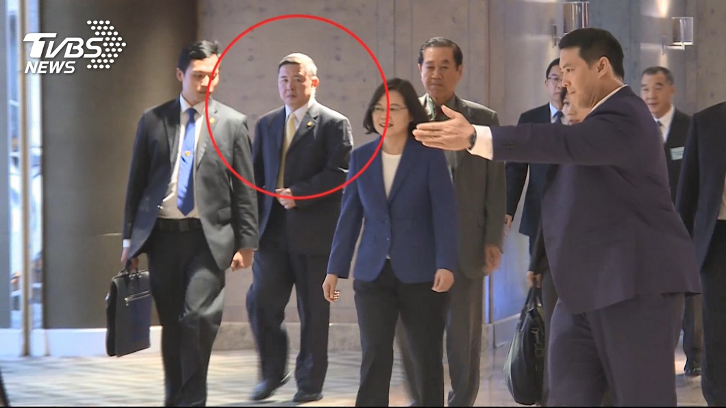隨扈少將買私菸訂百條還說謊 令調離官邸