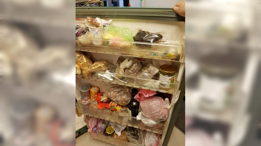 阿嬤連小吃店的醬包也不放過。圖/爆怨公社