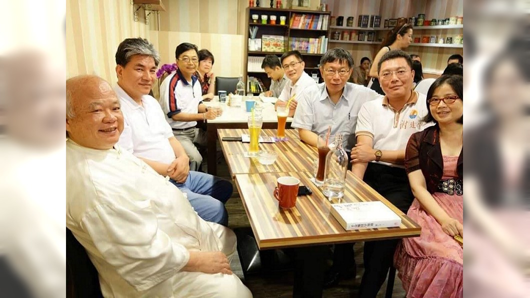 批郭董「問鬼神」是壞習慣 柯文哲5年前算命照被挖出