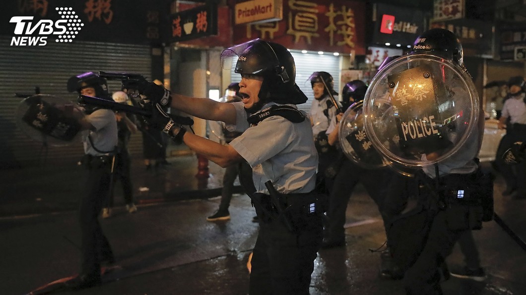 港警首次射真槍實彈　稱生命受威脅保護自己