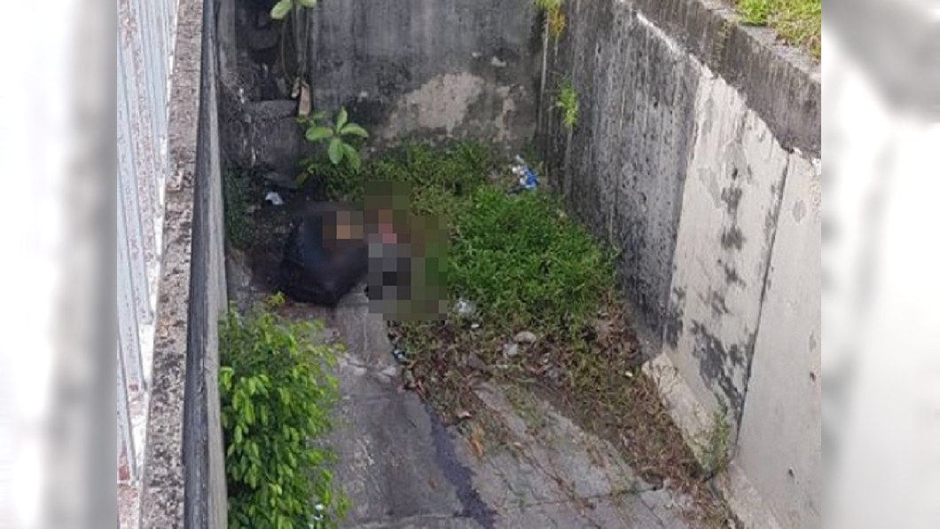 行李箱傳惡臭!技工見「2條長腿露出」嚇傻:滿地屍水…