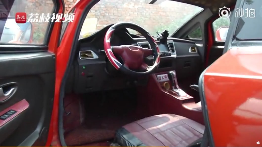 內裝明顯是拼裝車。圖/翻攝江寧公安在線微博