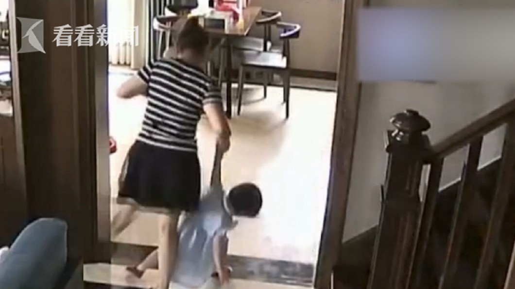 2歲女童被摔下樓 保母:我心情不好