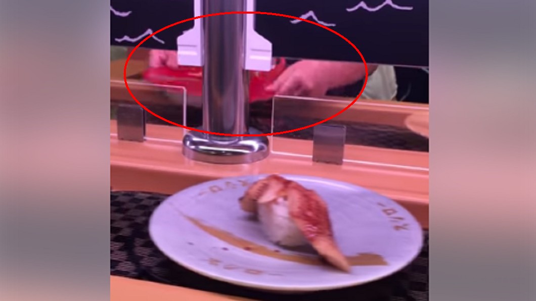 小孩狂玩迴轉壽司!母阻止後這動作網友看完全崩潰