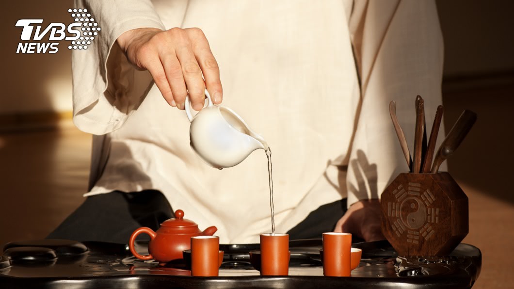 男友用「少女精華」泡茶 她嘆:墮落成這樣