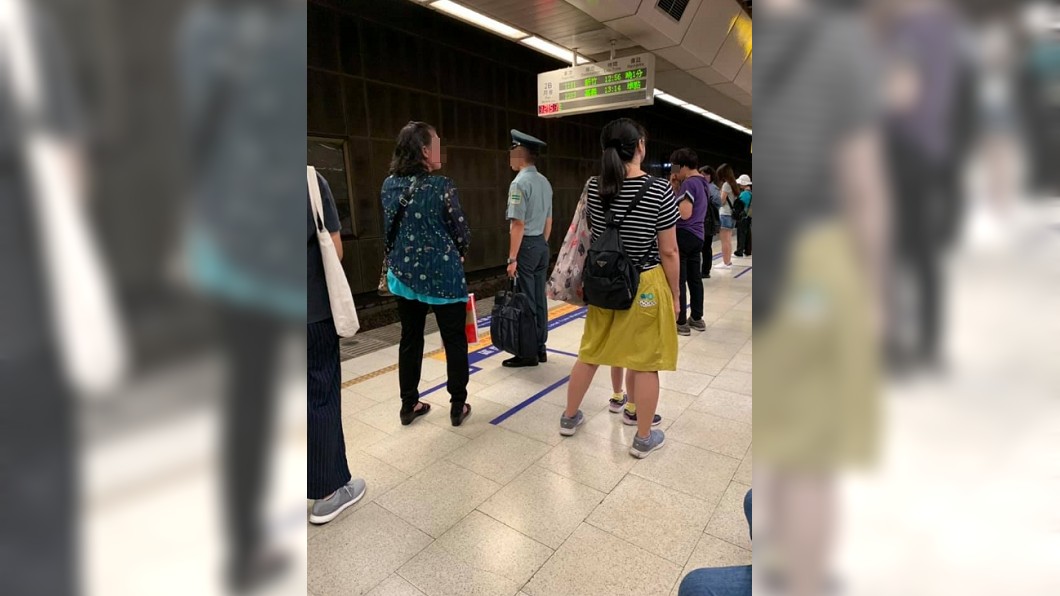 軍校生月台「英挺站姿」!千人讚爆 她羞:想搭訕…