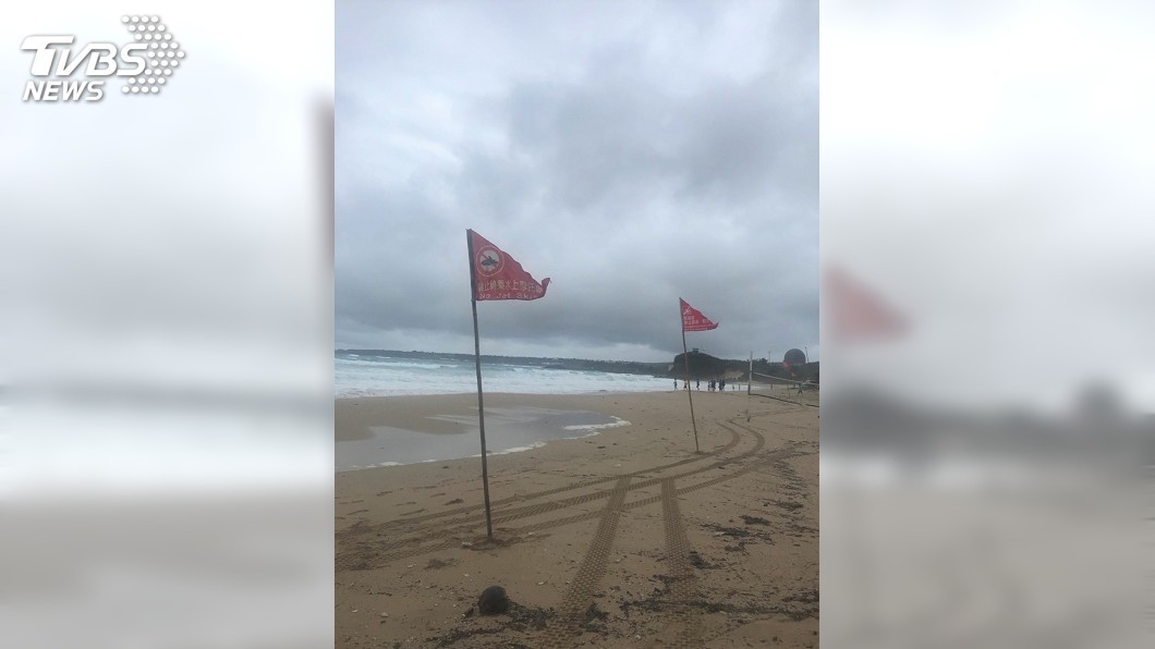 天候不佳陸客仍下海戲水 墾管處將促導遊規勸