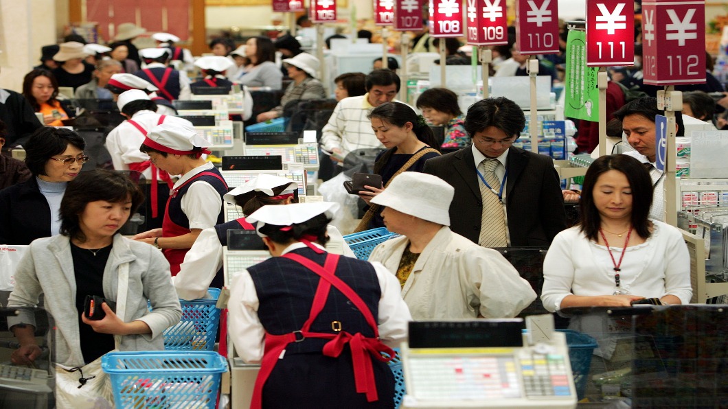 日本備戰十月漲稅!收銀機缺貨 商家苦惱