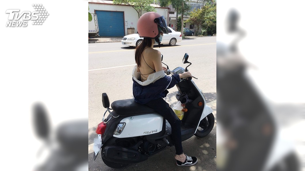妹子停紅燈秀白皙美背…網跪求正面照 本尊現身回應