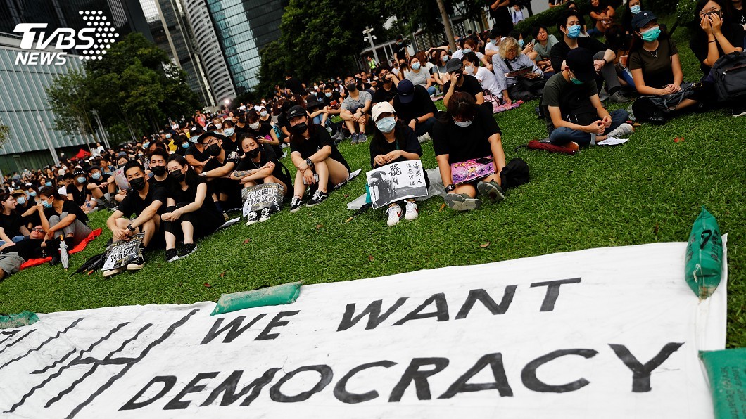 香港三罷集會4萬人出席 特首辦外一度警民衝突