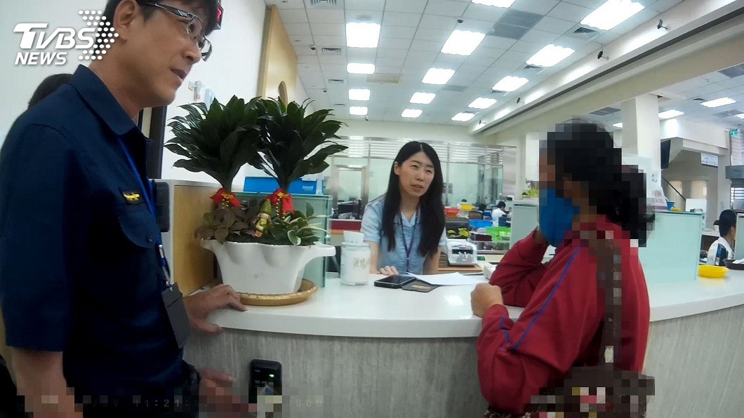 網路戀人佯裝真愛哄騙　婦人險匯積蓄警攔阻