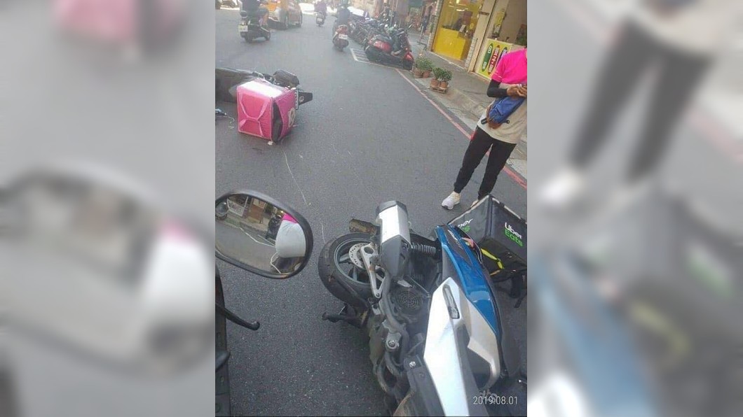 之前也能發生2間外送員車禍。圖／翻攝爆廢公社臉書