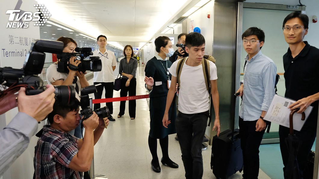 訪台尋支持 黃之鋒盼「今天台灣、明天香港」