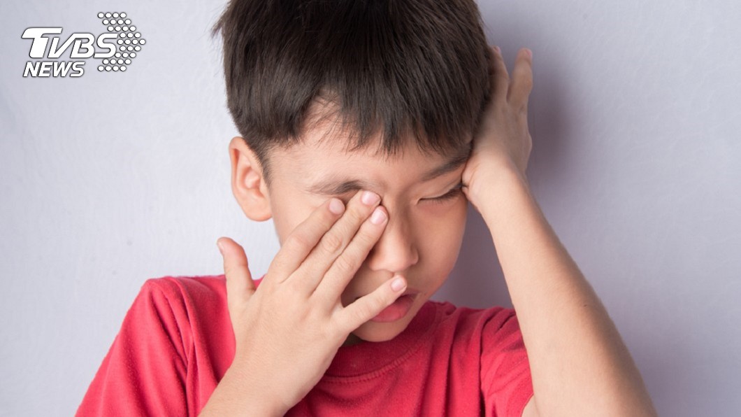 男童眼竄「6條噁蟲」！醫驚：常人不該有…揭染病關鍵