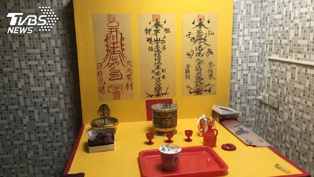 驅魔害死人？女全身瘀傷屋內全貼符咒　父母道士涉謀殺