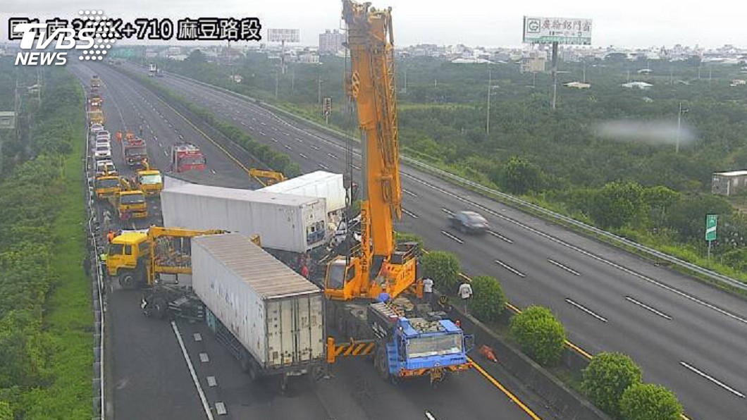 國道一號台南路段4車追撞 釀1死1傷