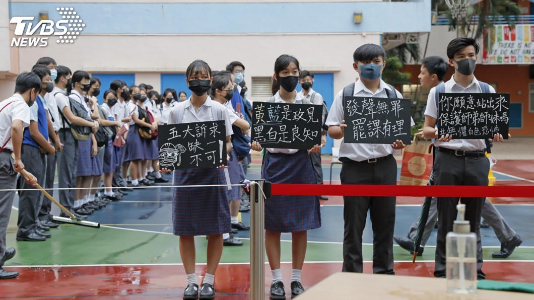 不理林鄭月娥撤逃犯條例 香港中學生再抗爭