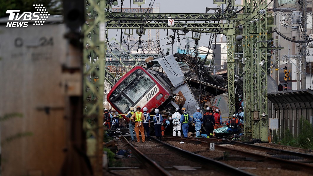 日本京急線事故 電車緊急剎車仍撞上拋錨卡車