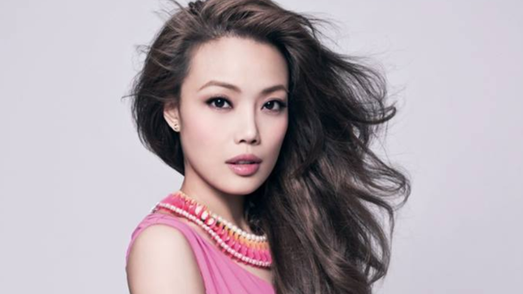 容祖兒膝蓋如火燒腫成球 竟抽出兩大盤鮮黃液體