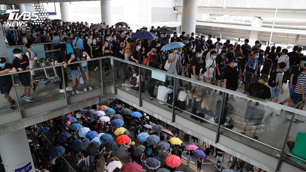 不甩林鄭撤例 反送中號召7日癱瘓香港機場