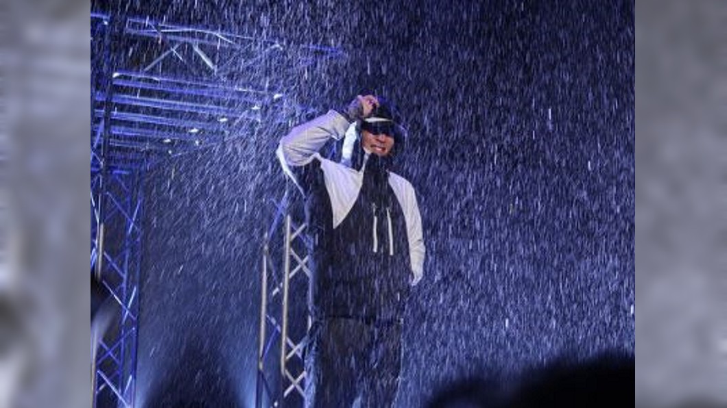 東京「狂風暴雨服裝秀」 作業服大走時尚風