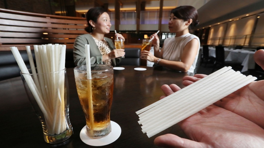 日本認真減塑 石灰岩.寒天變身環保包材