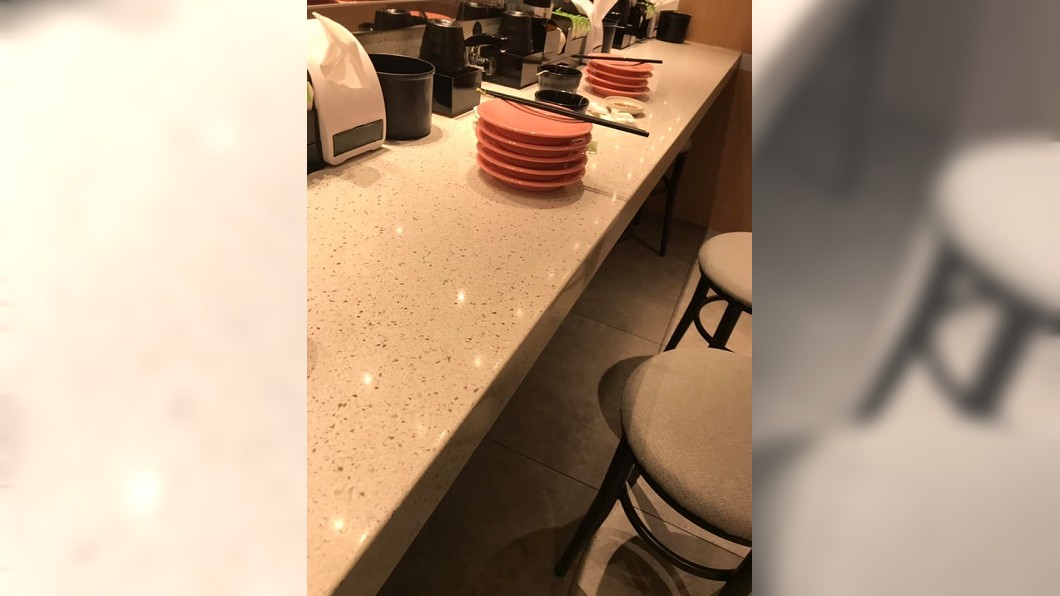 原PO分享日前到迴轉壽司店用餐。圖／翻攝自爆廢公社公開版臉書
