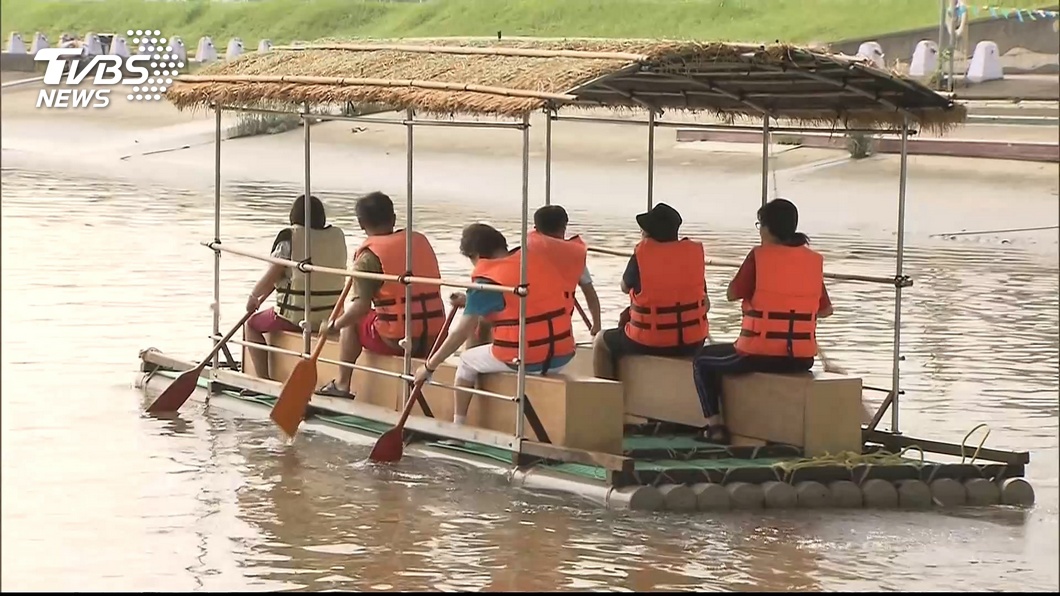 大佳河濱公園「划船」趣 民眾組隊划龍舟