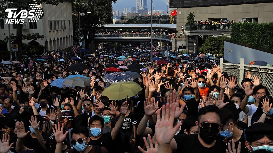 香港反送中 抗議方式從「和理非」變「堵圍破」
