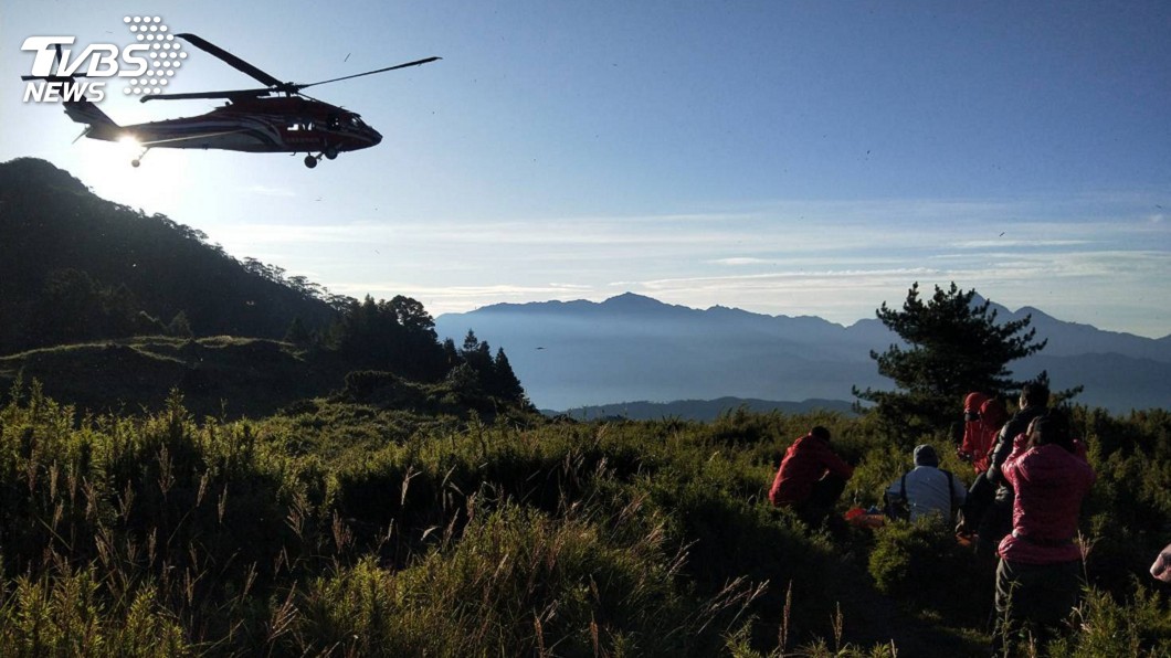 登山客突倒地無生命徵象　直升機載運下山
