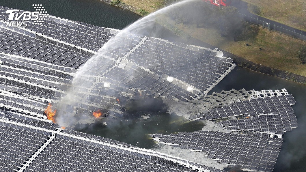 疑颱風釀災 日最大規模水上太陽能板失火