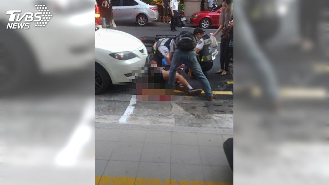 高雄狠男多次追求被拒　街頭猛砍少女20多刀