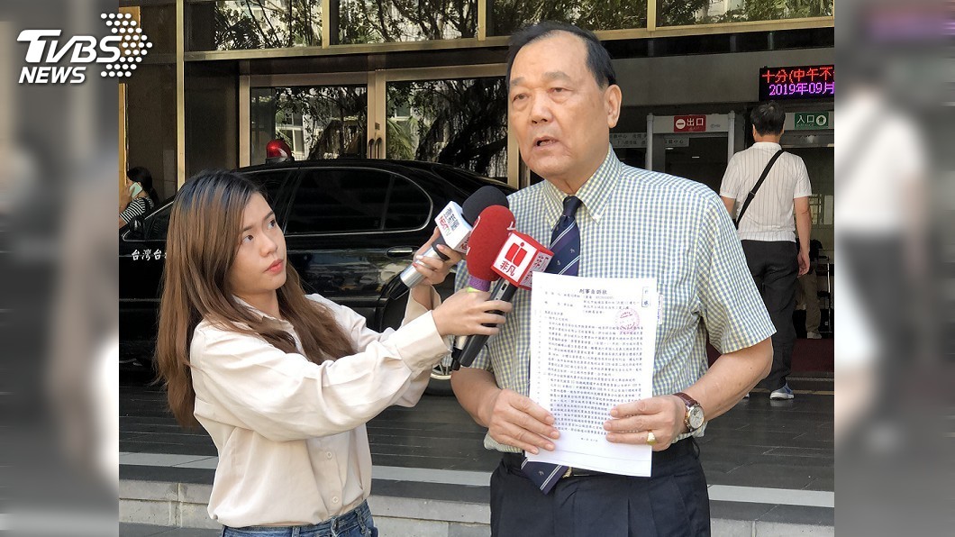 不滿郭台銘參選動作 名律師提告求償100億元