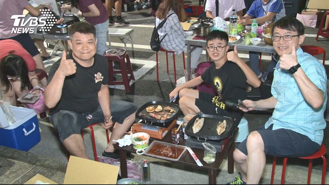 桃園封街萬人「韓式」團聚烤肉! 民眾:很應景