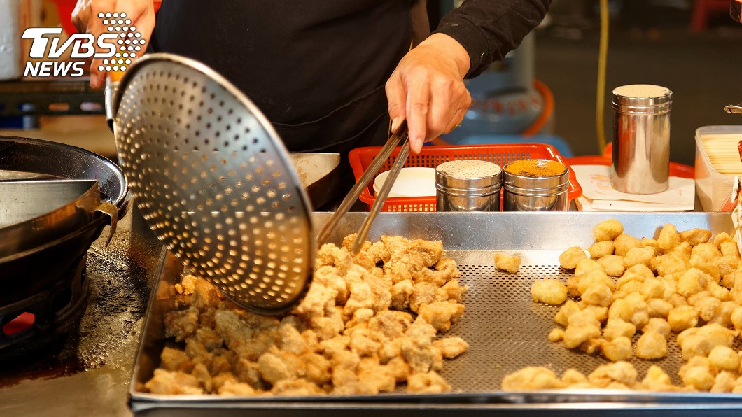 鹽酥雞老闆娘嗆「妳是不是有欠錢」 她氣炸:不會再來了