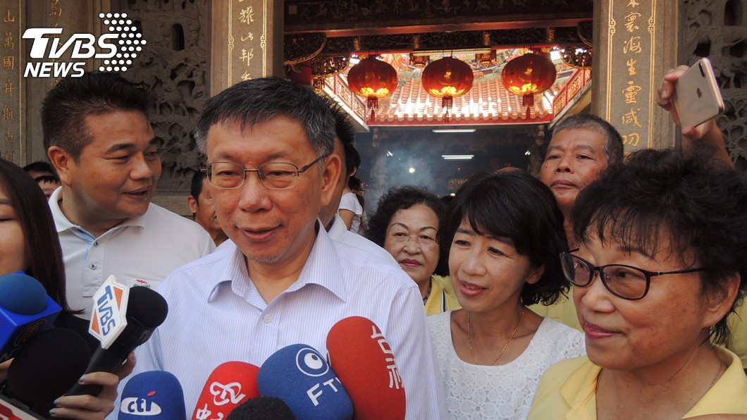 柯文哲台中拜廟 糗!廟方喊韓口號:台灣安全 人民有錢