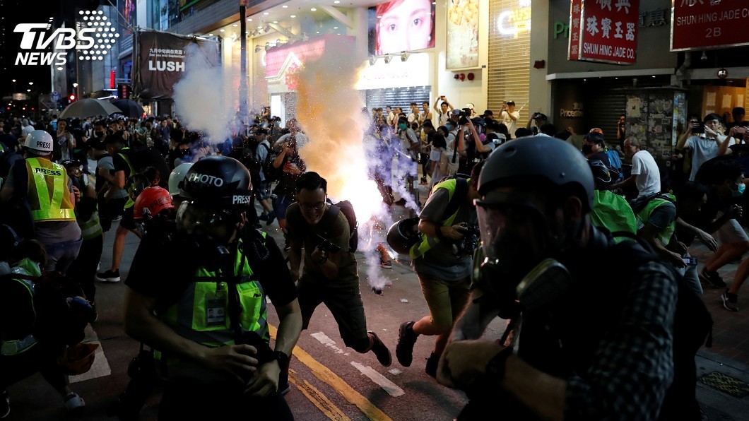 反送中遭強力清場 香港夜晚零星衝突多