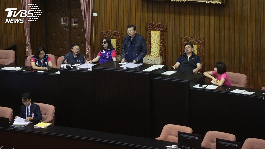立院新會期開議　藍占主席台不讓蘇揆報告