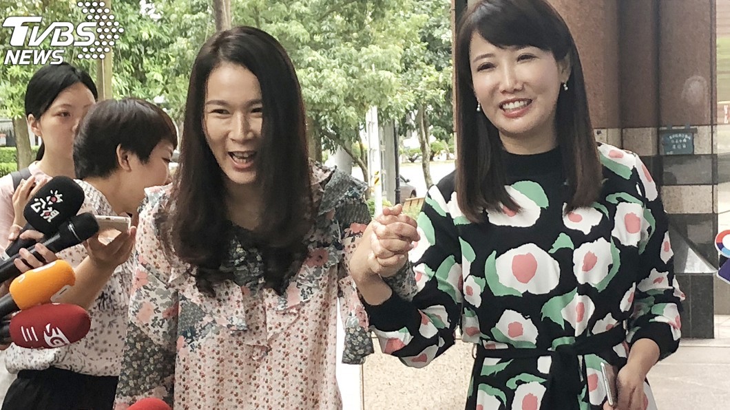 蔡正元認為找蔡沁瑜(圖右)擔任發言人是郭台銘選對人了。(圖/中央社)